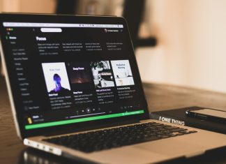 Spotify remove streams de música nº 1 nos EUA após suspeita de manipulação, diz jornal britânico
