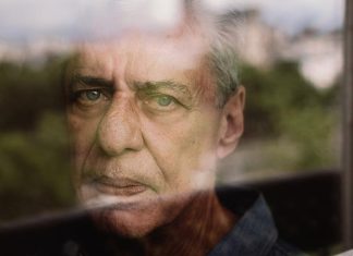 ‘Chico 2.0’ acerta ao tirar Chico Buarque do nicho da MPB para levar a obra do artista para as quebradas urbanas