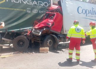 Acidente entre caminhões deixa um morto e dois feridos na BR-153