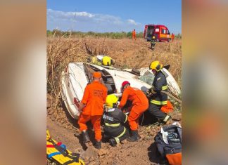 Duas pessoas morrem e três ficam feridas após carro capotar na TO-455, em Porto Nacional