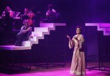 Soraya Ravenle vive o milagre supremo de evocar Dalva de Oliveira no delírio dramatúrgico do autor Renato Borghi