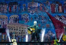 Kleiton, Kledir e Vitor Ramil se afinam, em trio, no belo relicário de emoções e tradições afetivas do show dos irmãos